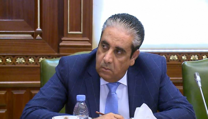 حافظ معياد يتهم رئيس الوزراء معين عبدالملك بالتخاذل والتسبب في انهيار الريال اليمني ويقدم مقترحات اقتصادية عاجلة لإيقاف تدهور العملة