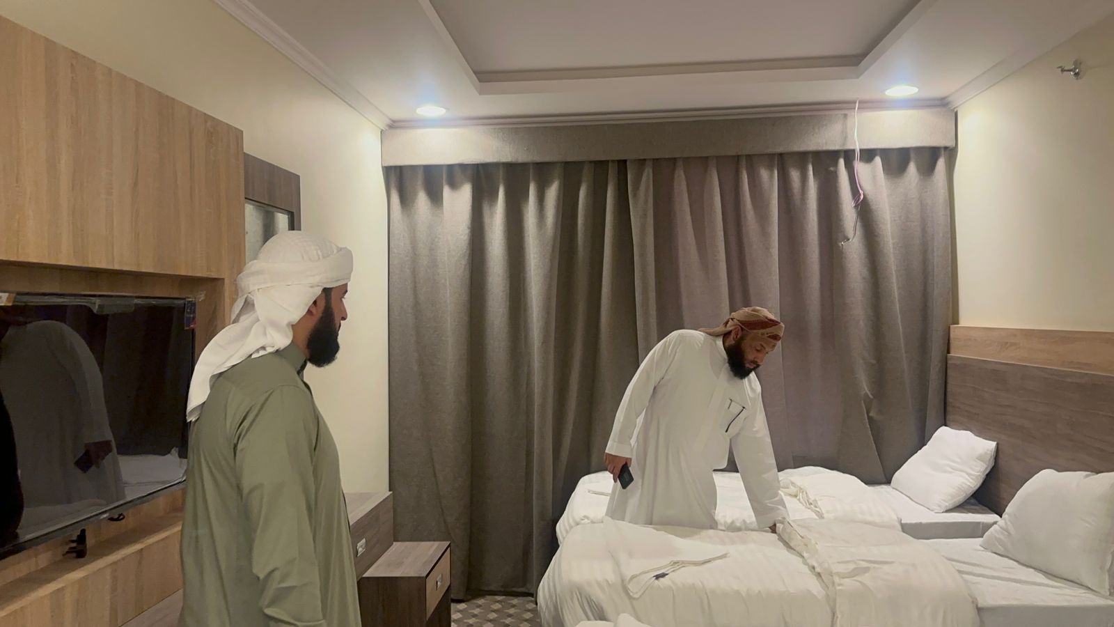 وزير الأوقاف يطلع على تجهيزات الفنادق المقترحة لمساكن الحجاج بمكة المكرمة 