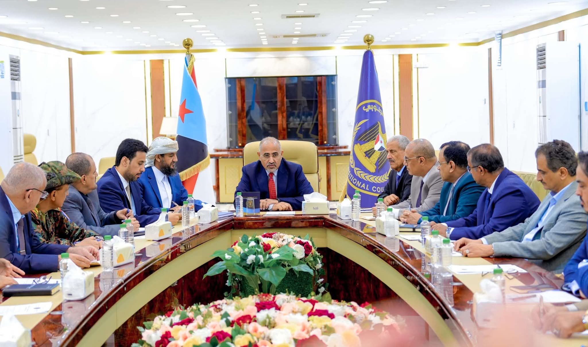 ‏هل إصدار قرار عيدروس الزبيدي بتشكيل هيئة للفتوى هو إعلان رمزي بأن حربًا ما قادمة؟ صحفي يمني يجيب .. والانتقالي يجدد موقفه من التدخل السعودي 