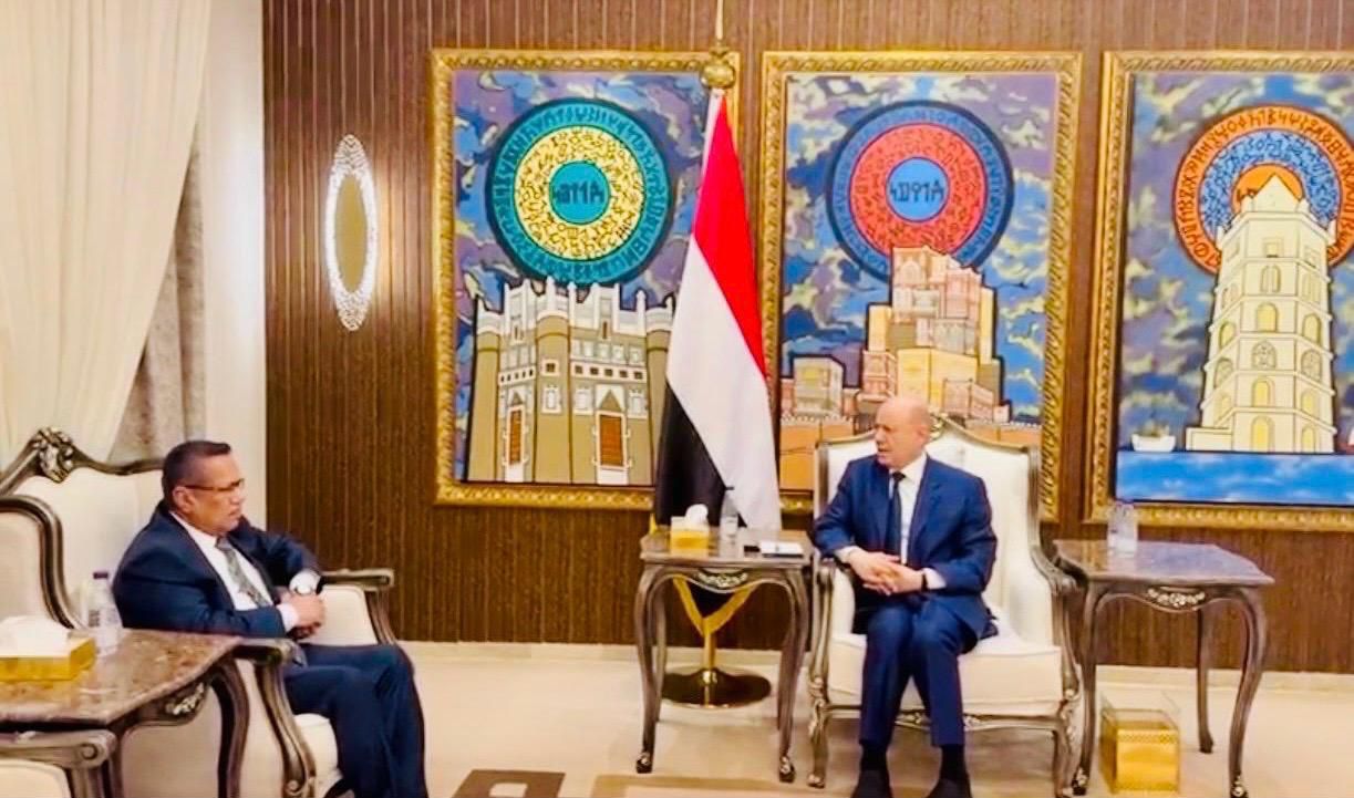 د. بن دغر يجدد موقفه وموقف التكتل الوطني للأحزاب والمكونات السياسية من انقلاب مليشيا الانتقالي الجنوبي والرئيس العليمي يشيد بالمواقف الوطنية لهذا الرجل تفاصيل 