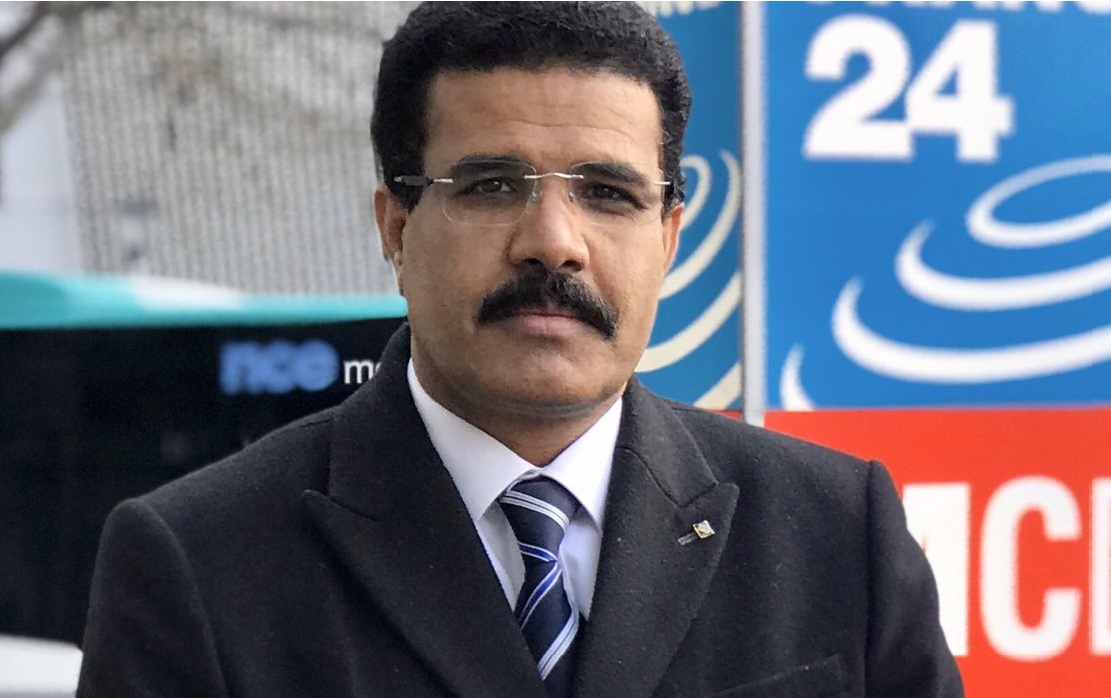 شاهد بالفيديو.. محمد جميح ينشر مكالمة مسربة للاستخبارات الحوثية تتصل بأحد مشائخ مأرب تدعوه للحياد.. والشيخ يرد بقوة