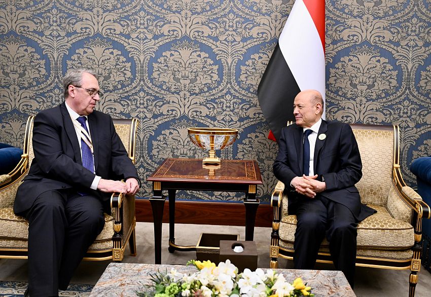 الرئيس العليمي رئيس مجلس القيادة الرئاسي اليمني يبحث مع المبعوث الخاص للرئيس الروسي المستجدات الوطنية والاقليمية