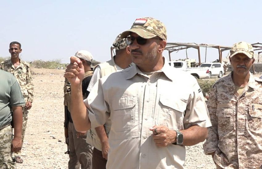نائب رئيس مجلس القيادة الرئاسي العميد طارق صالح يزور مراكز تدريب ومواقع عسكرية غرب تعز