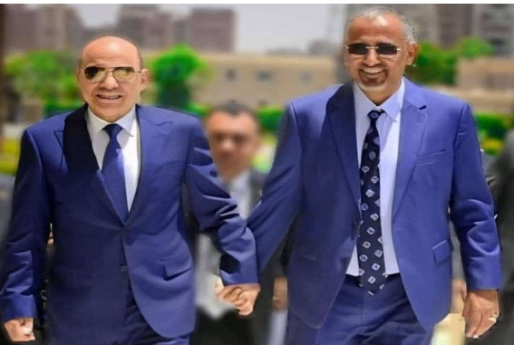 الرئيس العليمي رئيس مجلس القيادة الرئاسي يصل عدن 