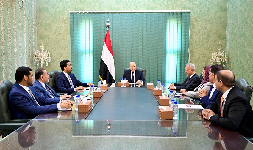 في اجتماعه برئيس ونواب هيئة التشاور والمصالحة .. الرئيس العليمي يدعو الى وحدة الصف ومعالجة اي تبايانات تحت سقف الدولة