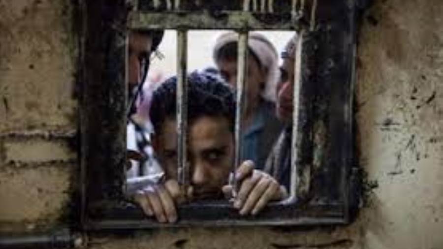 وكيل وزارة حقوق الإنسان يلتقي الصحفيين المفرج عنهم من سجون الميليشيات في مأرب