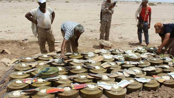 القوات المشتركة تفكك شبكة ألغام وعبوات ناسفة زرعها الحوثيون غربي حيس