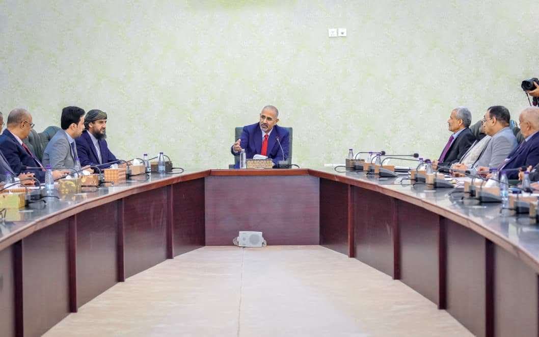 في تحدي واضح ومكشوف ومدعوم .. مليشيا الانتقالي الجنوبي تتحدى السعودية وتعلن تحديها بدعم دولة شقيقة وبن عزيز يطالبهم باطلاق سراح المعتقلين لدبهم من جنود وافراد الجيش اليمتي تفاصيل 