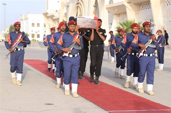 وصول جثمان قائد محور أبين العميد الركن عبدالله الصبيحي إلى مطار سيئون