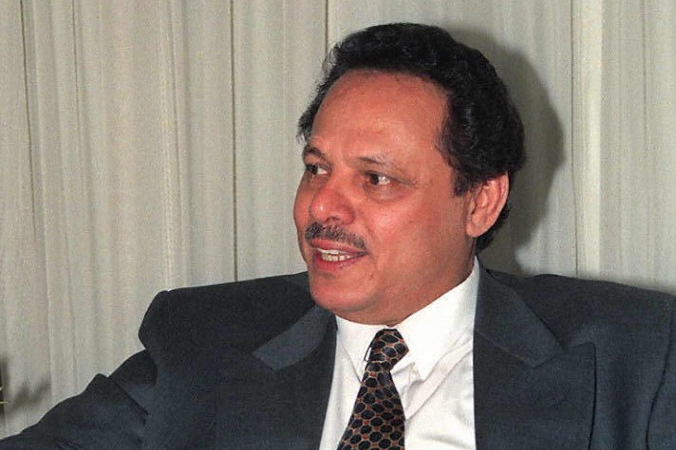 الرئيس اليمني الأسبق علي ناصر محمد يعزي في وفاة الشبخ عبد المجيد الزنداني