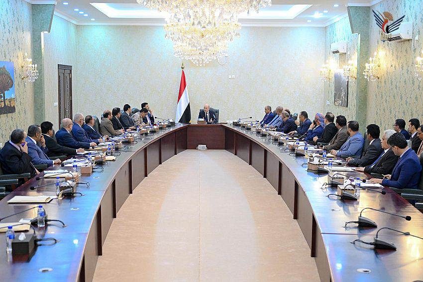 في اجتماعا هام بالحكومة اليمنية ..الرئيس العليمي يهنيء الشعب اليمني والحكومة بيوم الاستقلال المجيد ويشيد بدور الأشقاء في السعودية ودولة الإمارات في دعم الشرعية 