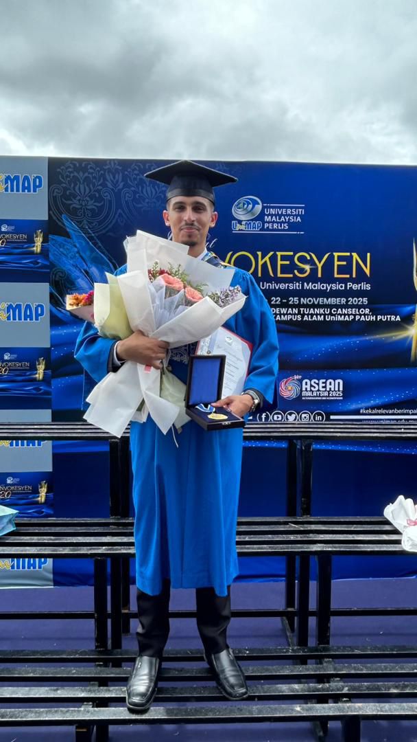 كأفضل طالب دولي .. ولي عهد ماليزيا يكرم الطالب اليمني سالم زبن الله الخراز بالميدالية الذهبية تفاصيل مع الصور