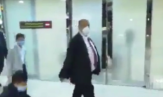 شاهد  بالفيديو احفاد الشيخ سلطان البركاني في مقدمة الوفد الحكومي إلى الرياض