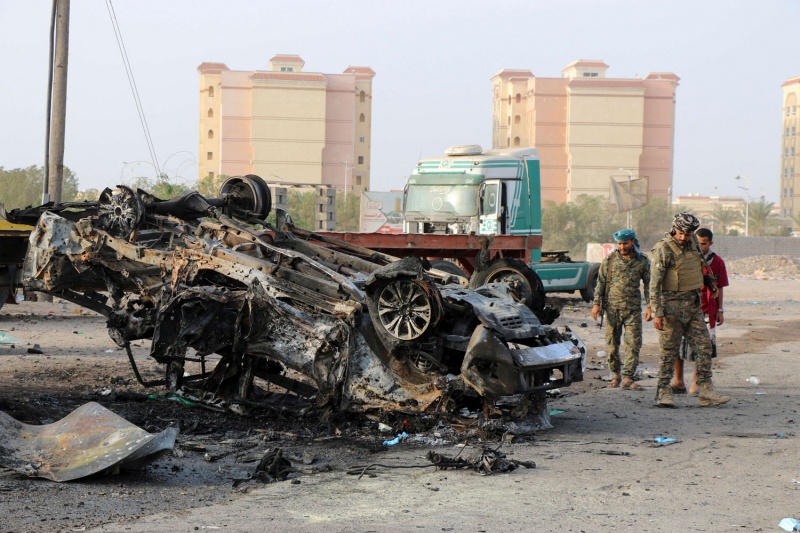 مسؤولون: نجاة مدير أمن محافظة لحج من هجوم بسيارة مفخخة في عدن ومقتل 6 على الأقل